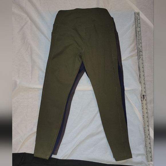Set of 4 Leggings, Size M - Picture 3 of 10
